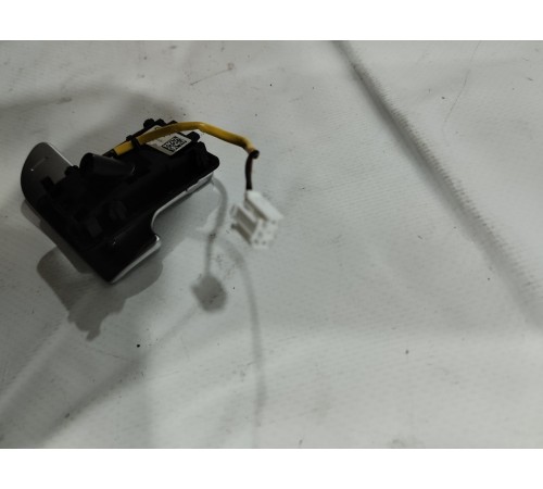 Подрулевой переключатель лепесток левый