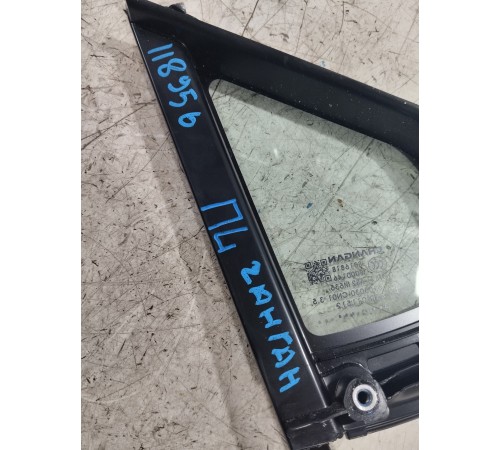 Форточка двери передняя левая