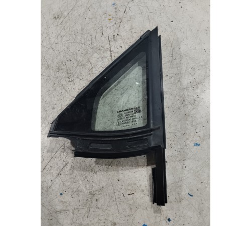 Форточка двери передняя левая