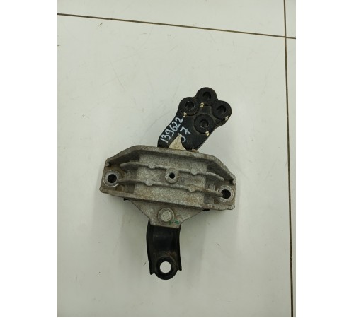 Опора двигателя правая