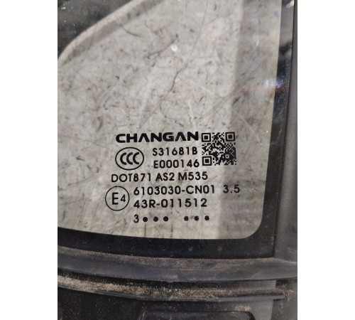 Форточка двери передняя левая