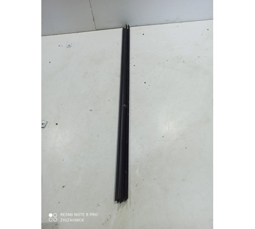 Уплотнитель стекла (передний правый внутренний)