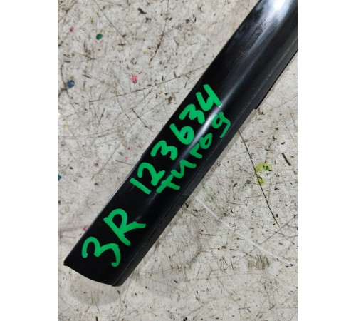 Уплотнитель стекла задний правый внешний