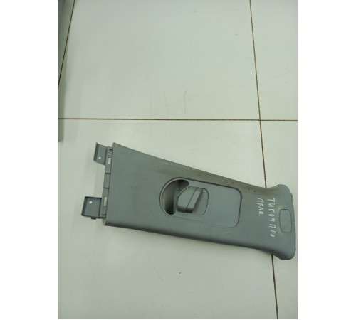 Обшивка центральной стойки правая верхняя