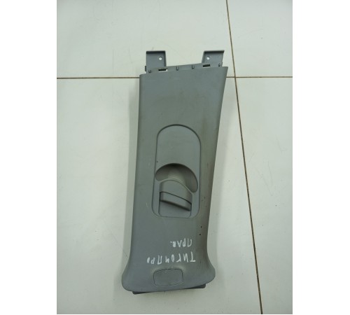 Обшивка центральной стойки правая верхняя