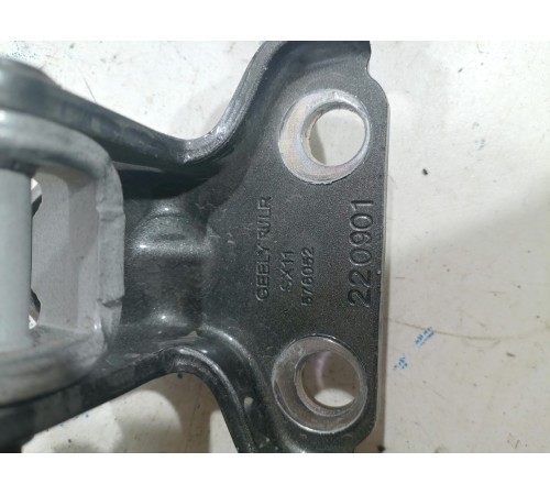 Петля двери задняя левая верхняя