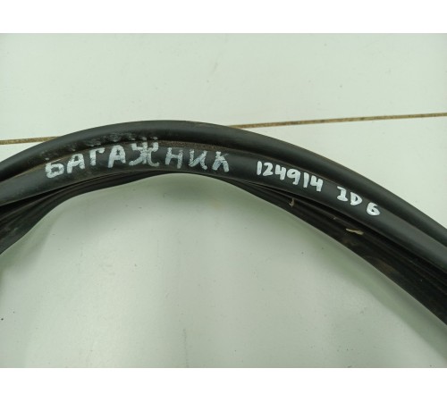 Уплотнитель крышки багажника