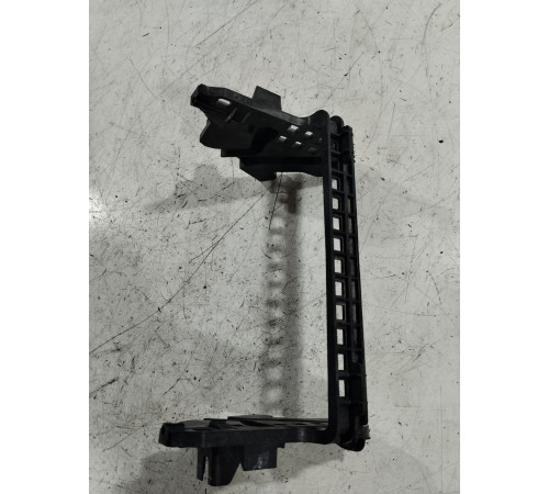 Кронштейн  центральной консоли