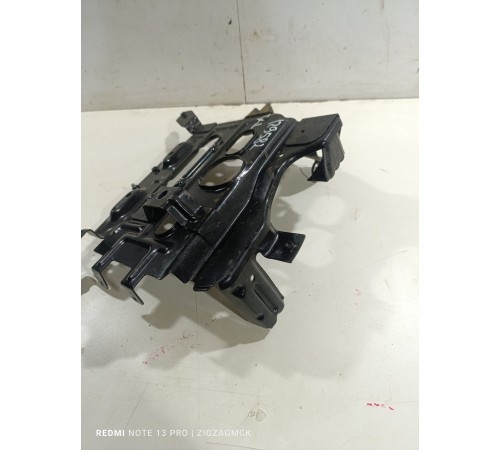 Крепление аккумулятора полка АКБ