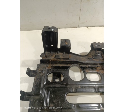 Крепление аккумулятора полка АКБ