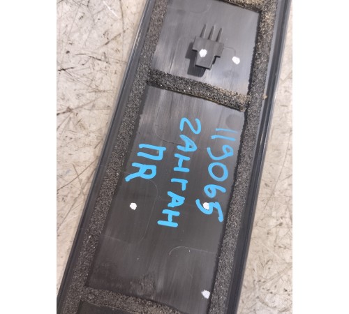 Накладка двери передняя правая