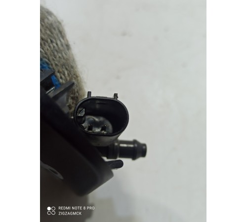 Форсунка омывателя лобового стекла левая