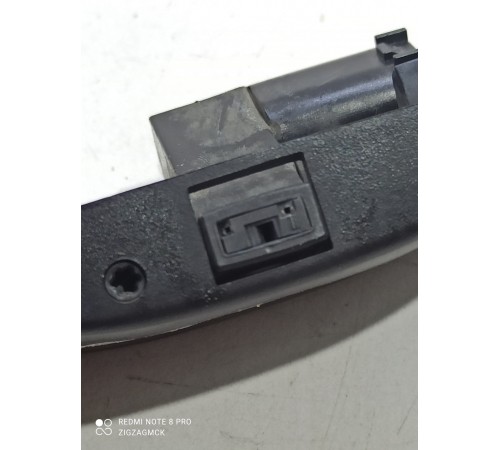 Форсунка омывателя лобового стекла левая