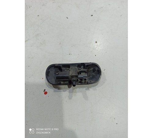 Форсунка омывателя лобового стекла левая