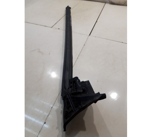 Уплотнитель стекла (передний, правый)