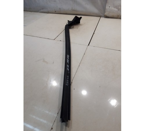 Уплотнитель стекла (передний, правый)