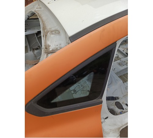 Глухое стекло заднее правое