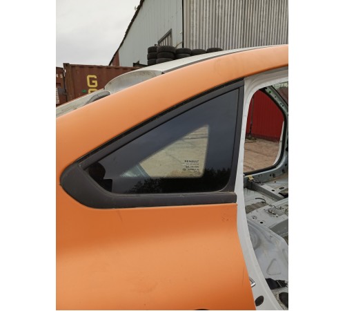 Глухое стекло заднее правое