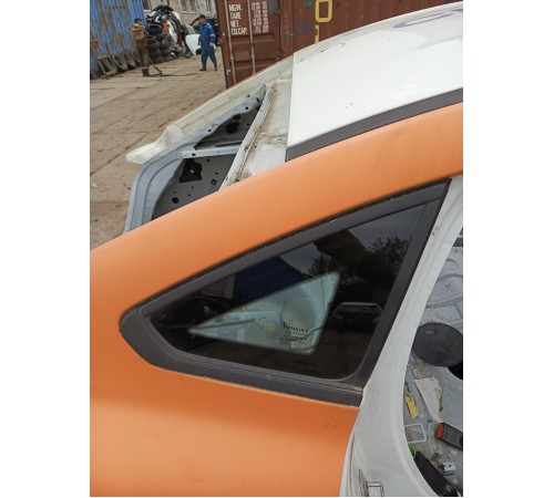 Глухое стекло заднее правое