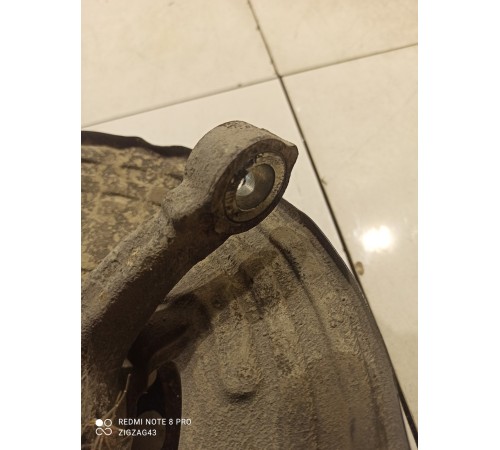 Поворотный кулак(передний правый)