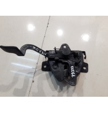 Замок капота