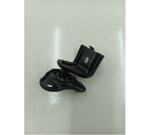 Кронштейн крепление заднего ряда сидений правый