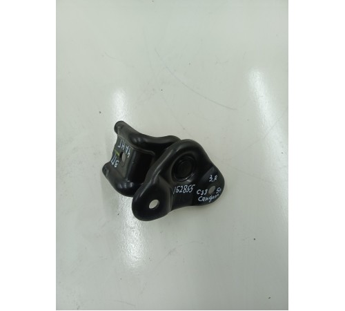 Кронштейн крепление заднего ряда сидений правый