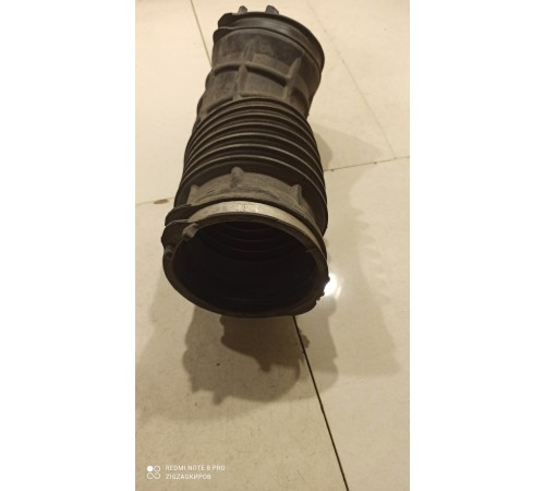 Шланг (патрубок) воздушного фильтра левый