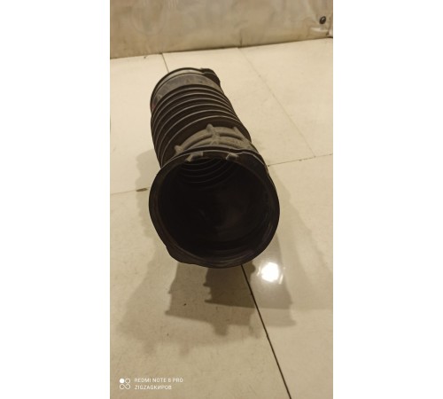 Шланг (патрубок) воздушного фильтра левый