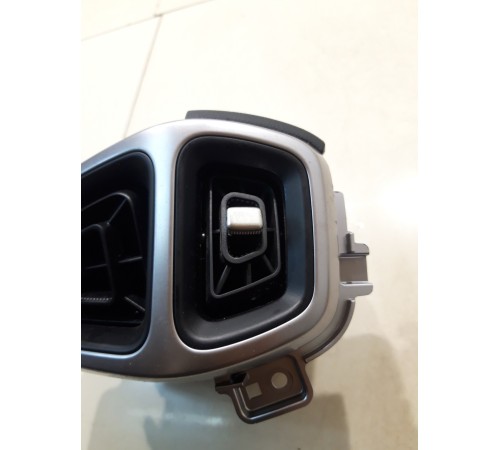 Воздушный дефлектор (правый)