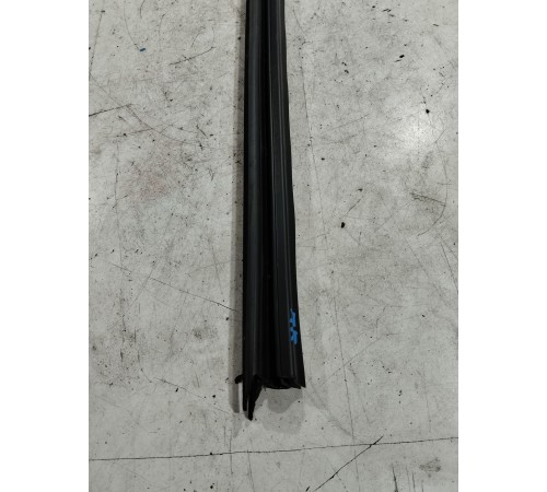 Уплотнитель стекла(передний правый)