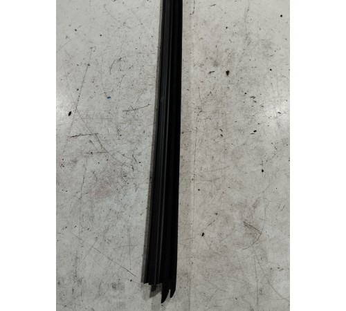 Уплотнитель стекла(передний правый)