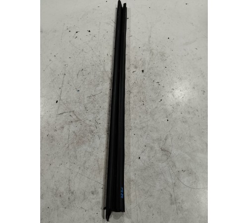 Уплотнитель стекла(передний правый)