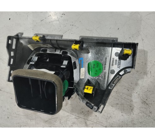 Дефлектор с декоротивной накладкой