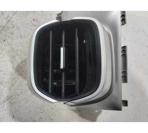 Дефлектор с декоротивной накладкой