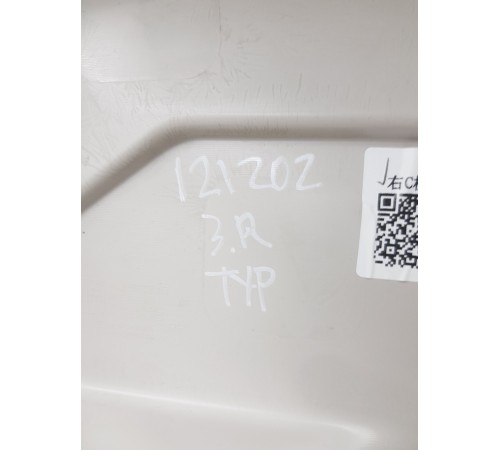 Накладка задней стойки правая