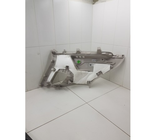 Накладка задней стойки правая