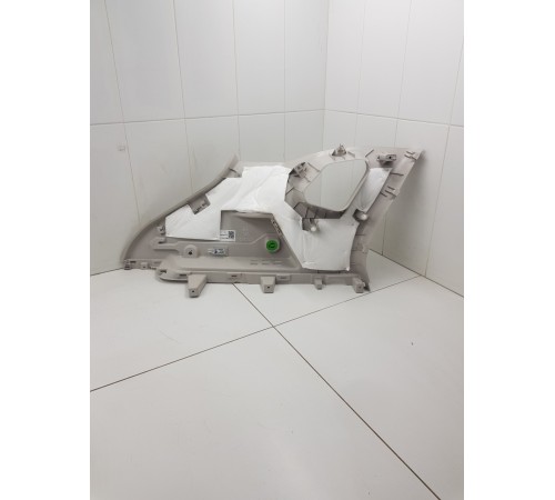 Накладка задней стойки правая