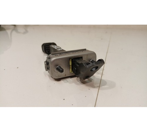 Ограничитель двери задней левой