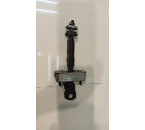 Ограничитель двери задней левой