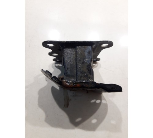 Кронштейн(крепление) усилителя переднего бампера левый