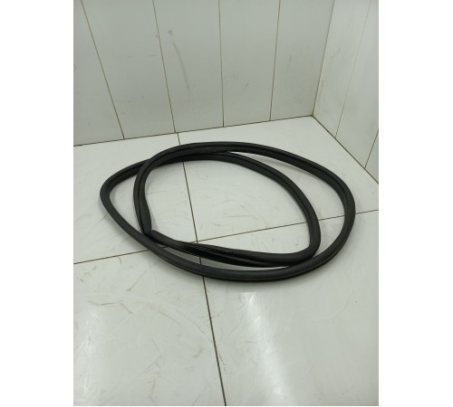 Уплотнитель двери передний правый