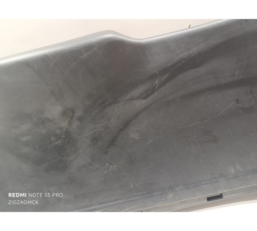 Обшивка крышки багажника