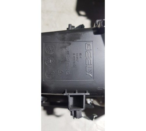 Дефлектор воздушный правый