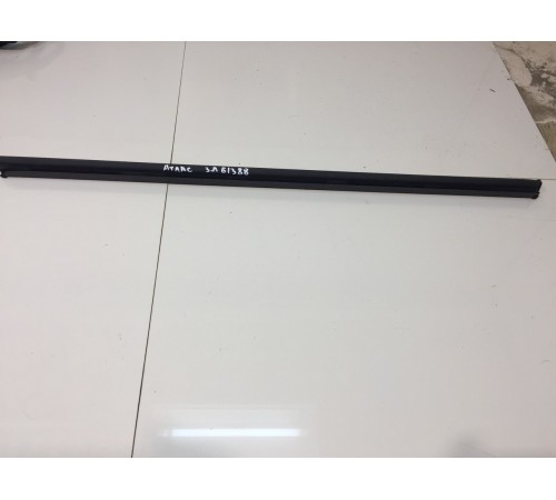 Молдинг стекла задней левой двери внутренний