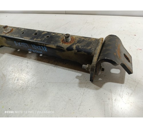 Траверса рамы над КПП коробкой передач