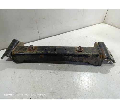 Траверса рамы над КПП коробкой передач