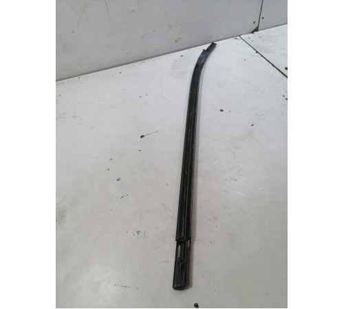 Молдинг двери задний левый