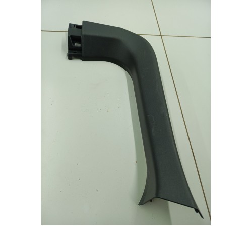 Обшивка крышки багажника левая