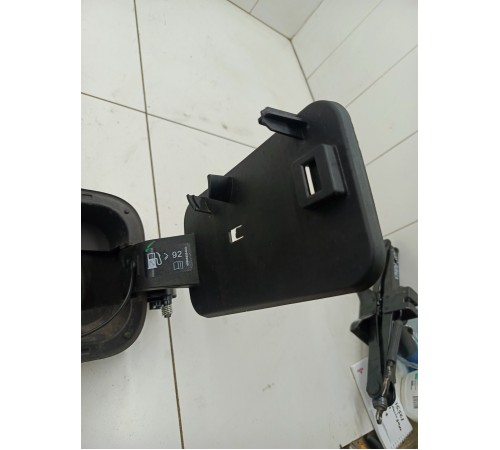 Лючок топливного бака с крышкой в сборе